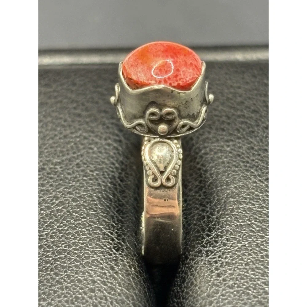 New Condition Sterling Silver Bali Style Coral Ring Size 7 D10